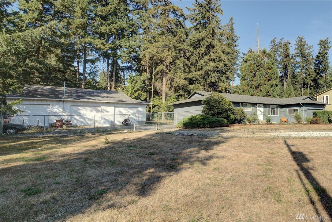 Property Photo:  19520 S Tapps Dr E  WA 98391 