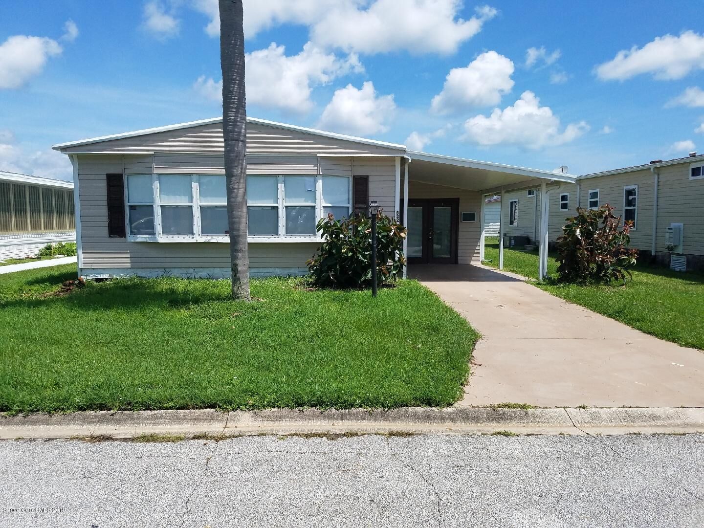 Property Photo: 522 Puffin Drive FL 32976