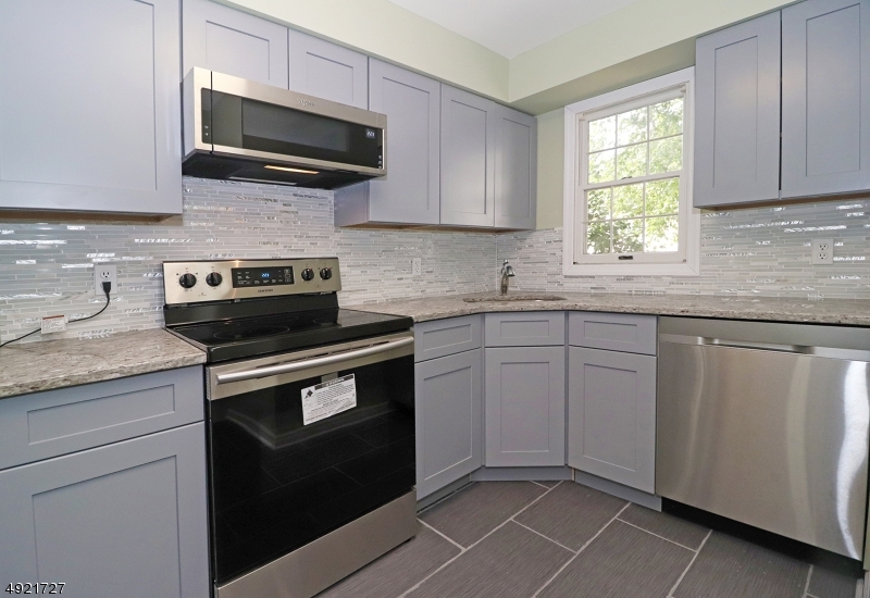 Property Photo:  75 Smithfield Ct  NJ 07920 