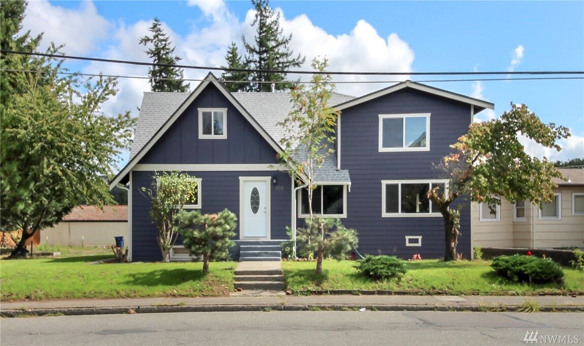 Property Photo:  208 M St NE  WA 98002 