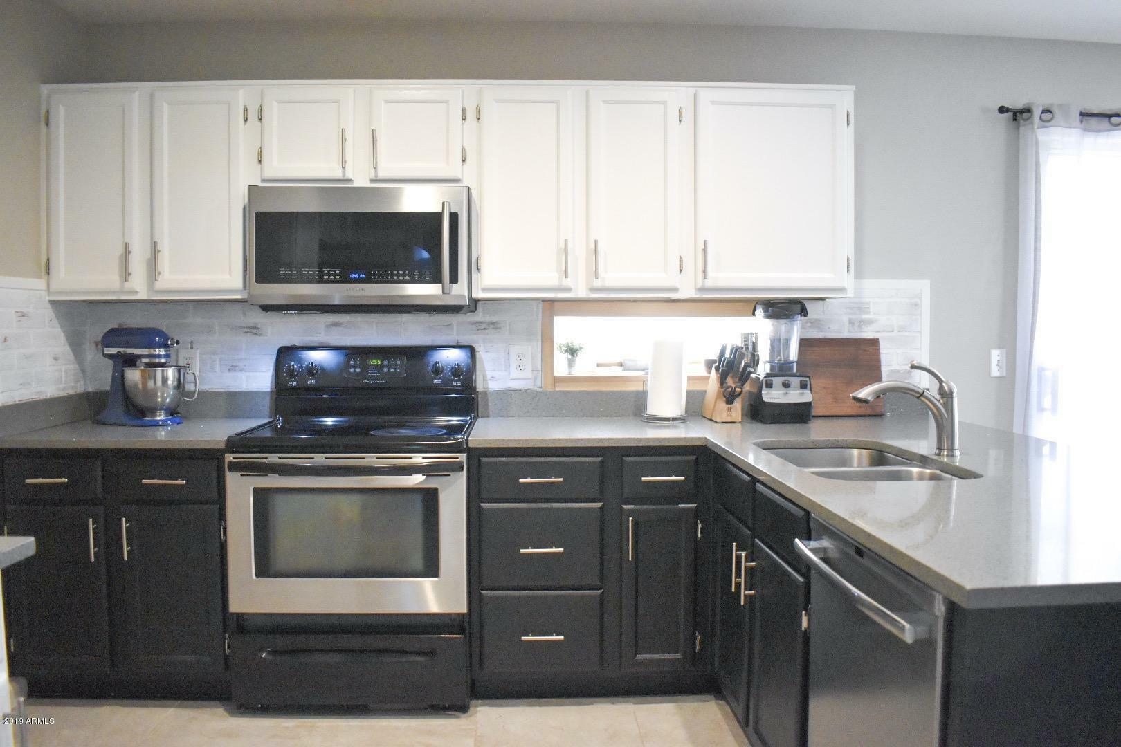 Property Photo: 9011 W Caribbean Lane AZ 85381