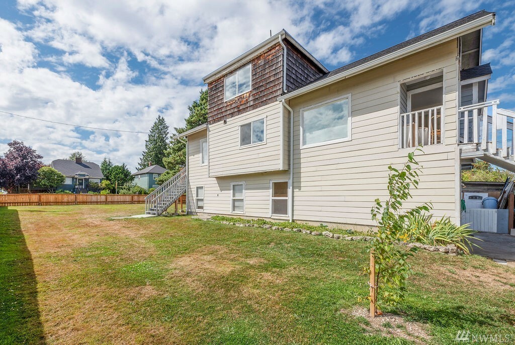 Property Photo:  1931 Rockefeller Ave  WA 98201 