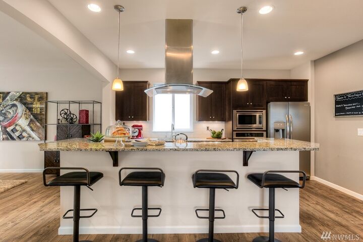 Property Photo:  12731 37th Place NE Bw42  WA 98258 