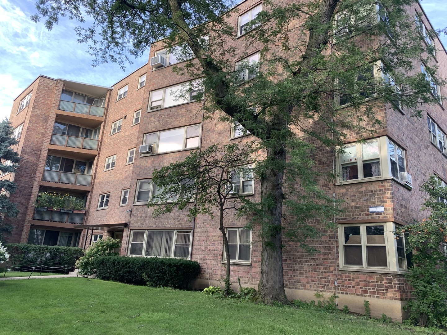 Property Photo:  2142 West Rosemont Avenue 2C  IL 60659 