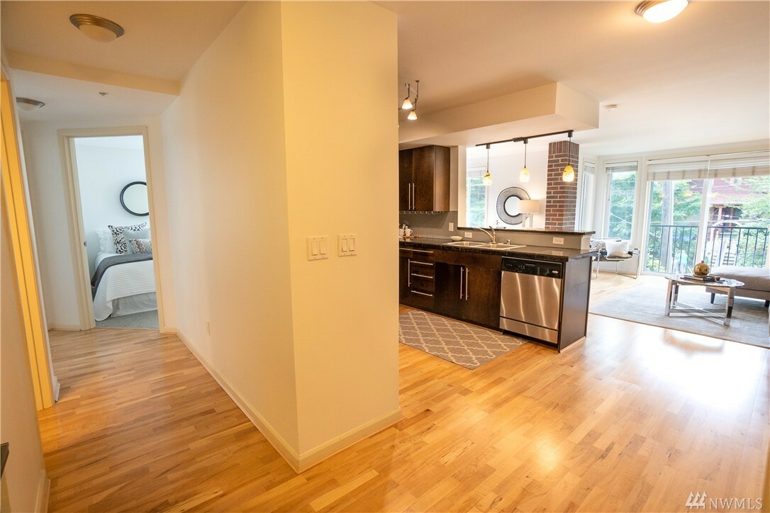 Property Photo:  124 Bellevue Ave E 202  WA 98102 