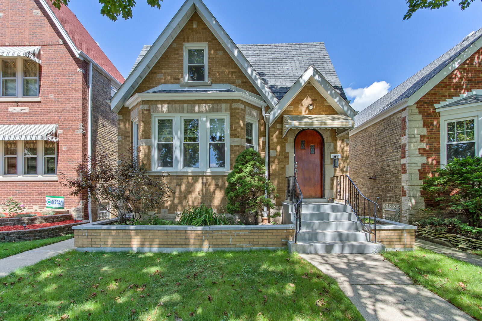 Property Photo: 5742 West Cullom Avenue IL 60634