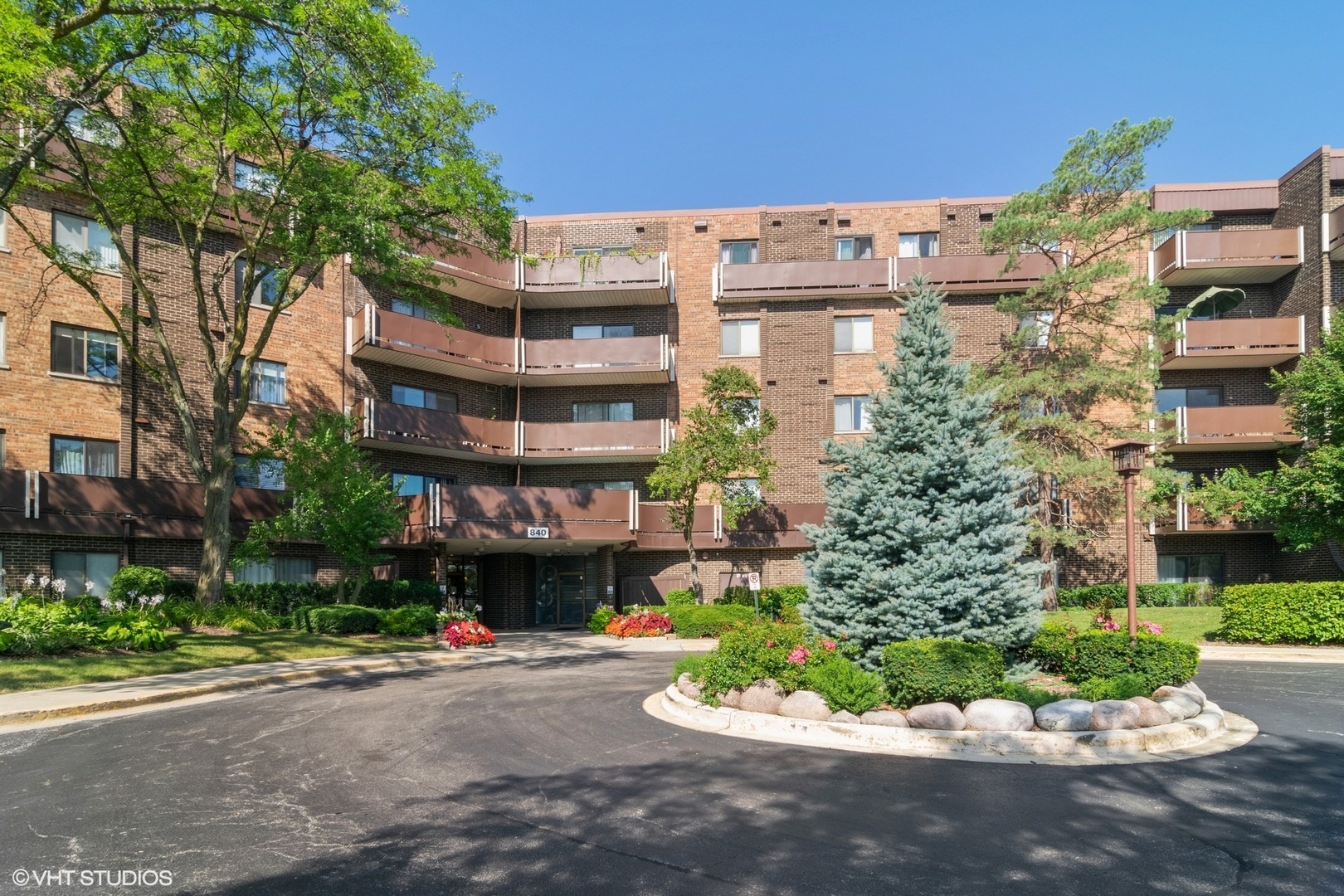 Property Photo: 840 Wellington Avenue 401 IL 60007