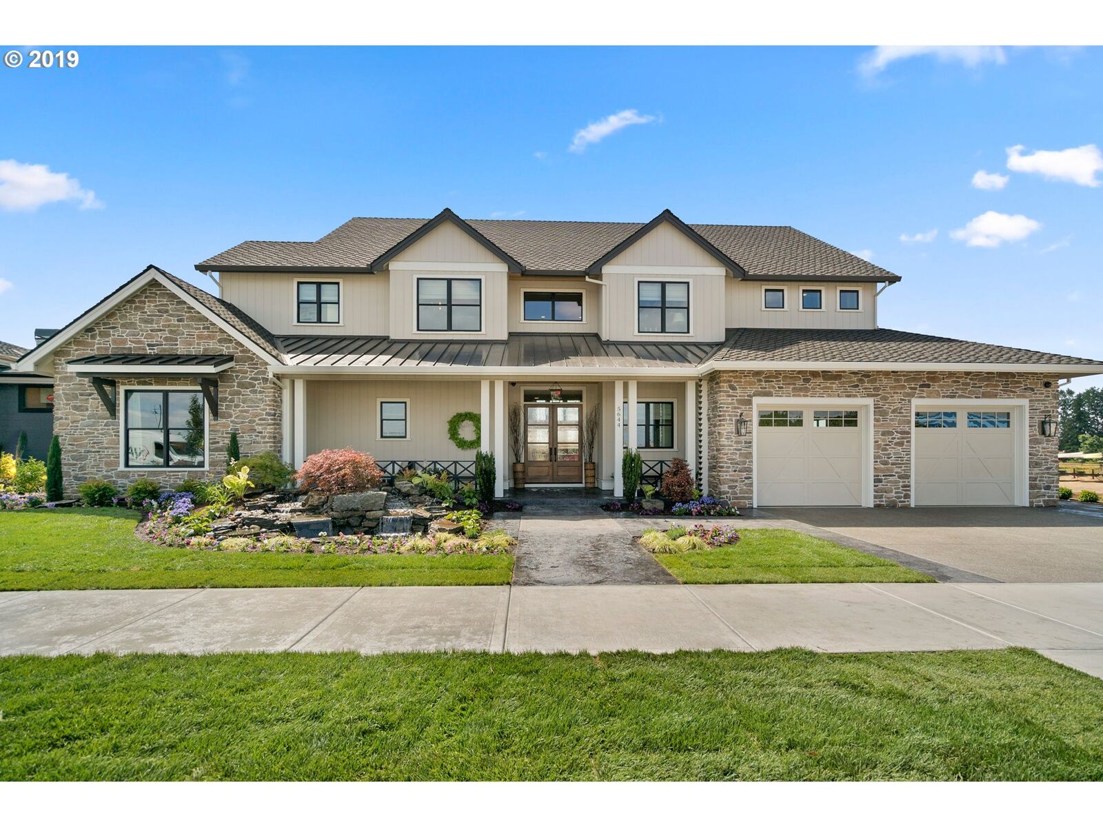 Property Photo: 5644 SE McInnis St OR 97123