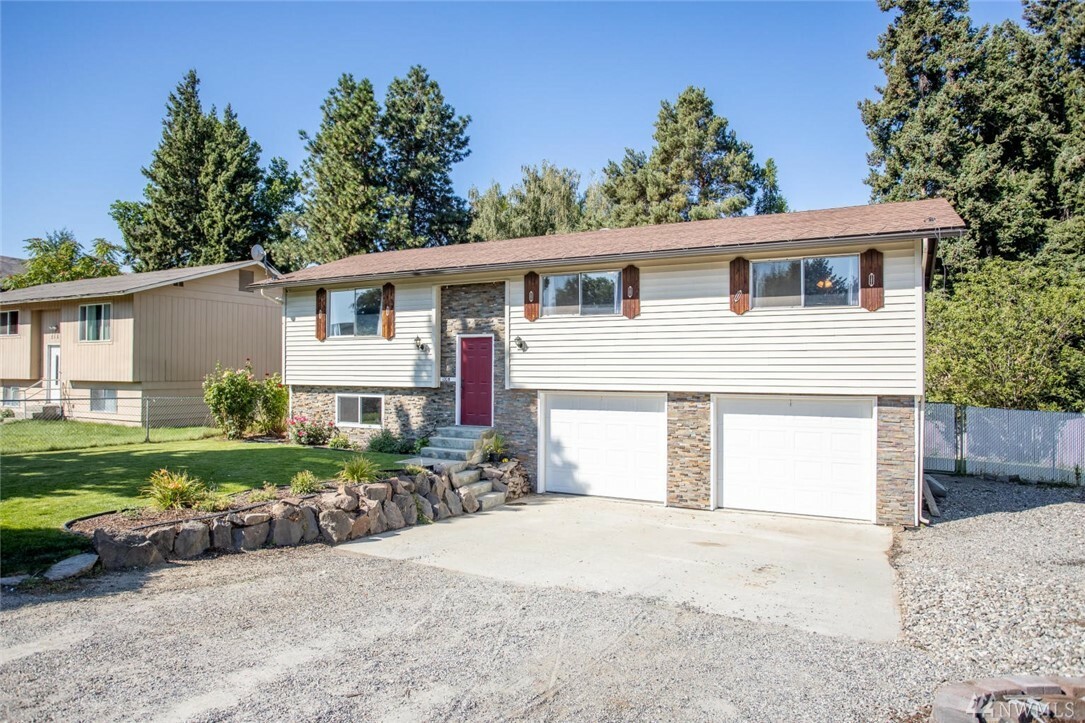 Property Photo:  120 Ridgemont Dr  WA 98802 