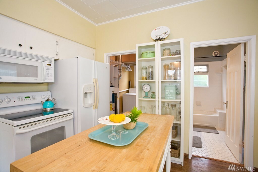 Property Photo: 2331 Oakes Ave WA 98201
