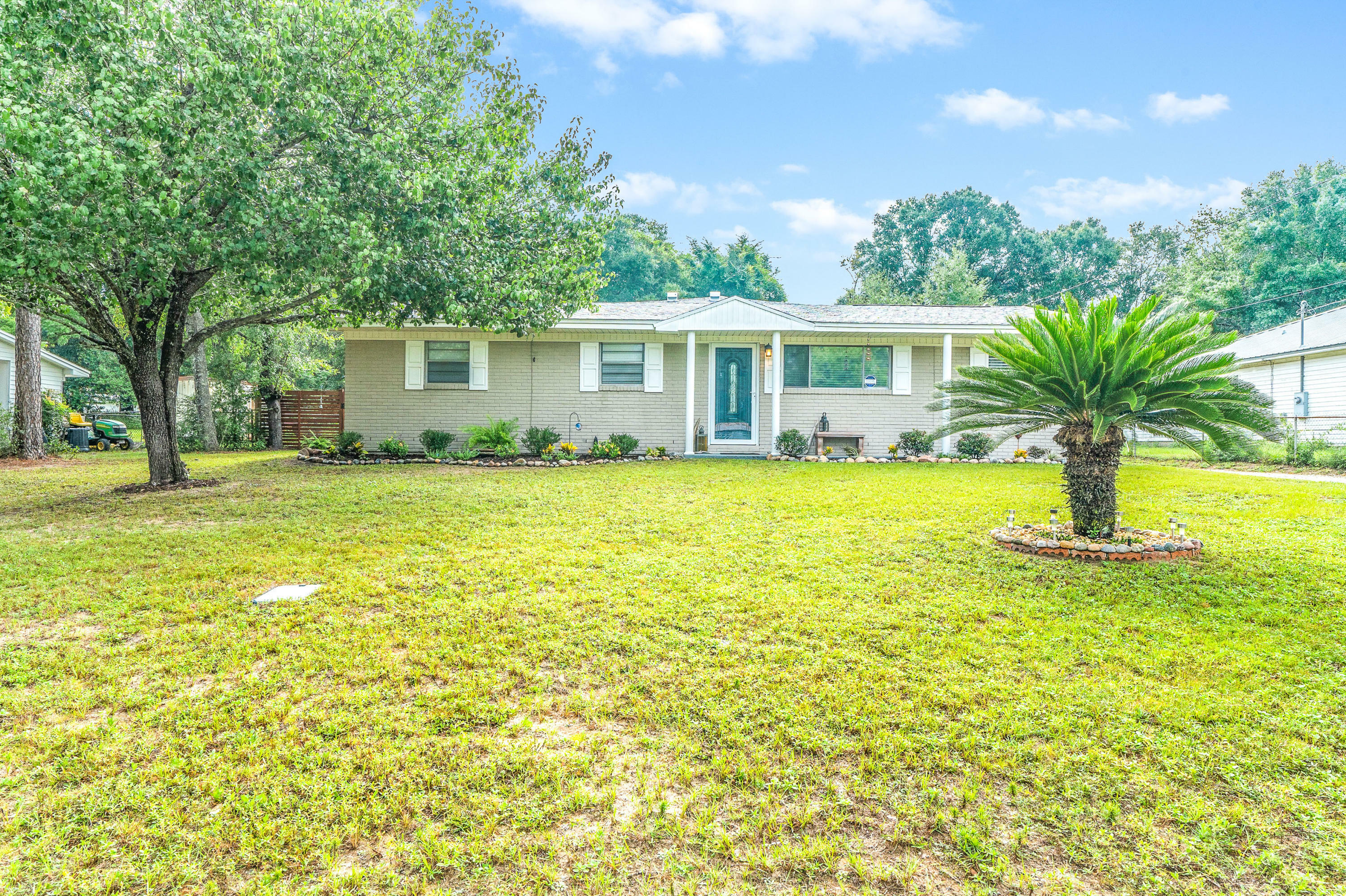 Property Photo:  275 Lindberg Street  FL 32536 