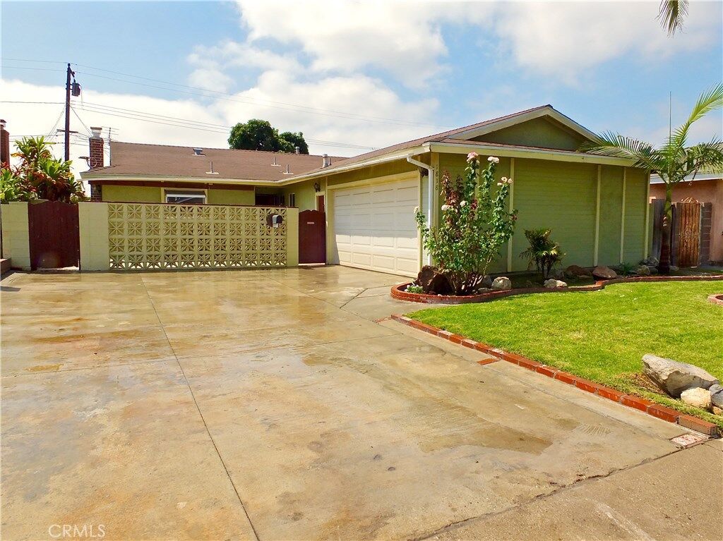 Property Photo: 1818 E 214th Street CA 90745