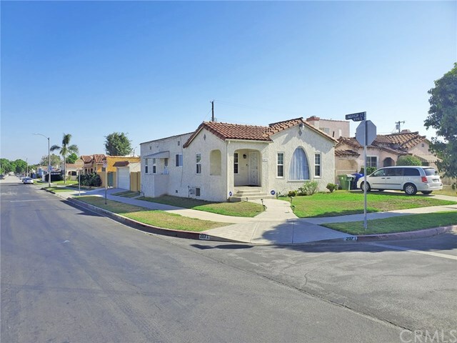 Property Photo:  2071 W 68th Street  CA 90047 