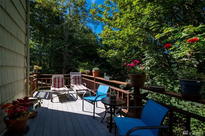 Property Photo:  313 W Hancock Ave W  WA 98362 