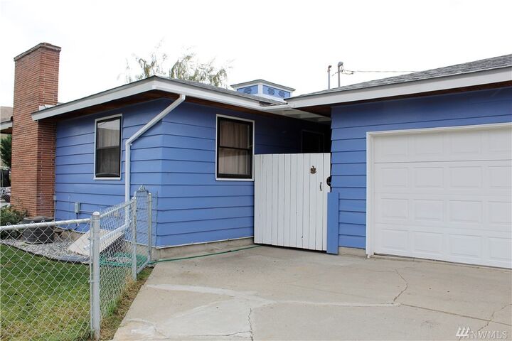 Property Photo:  700 Schons Place  WA 98801 