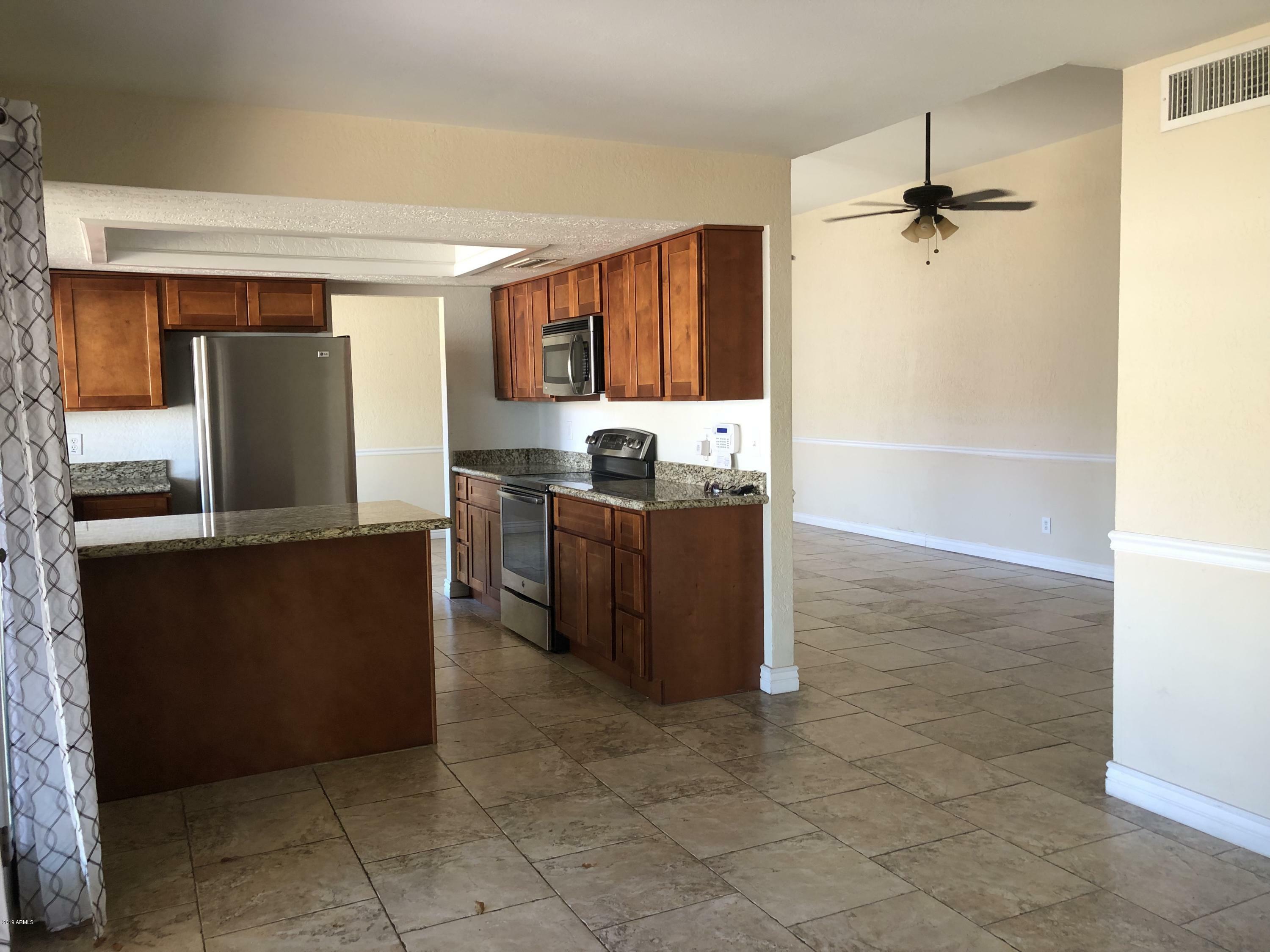 Property Photo: 4062 W Mercer Lane AZ 85029
