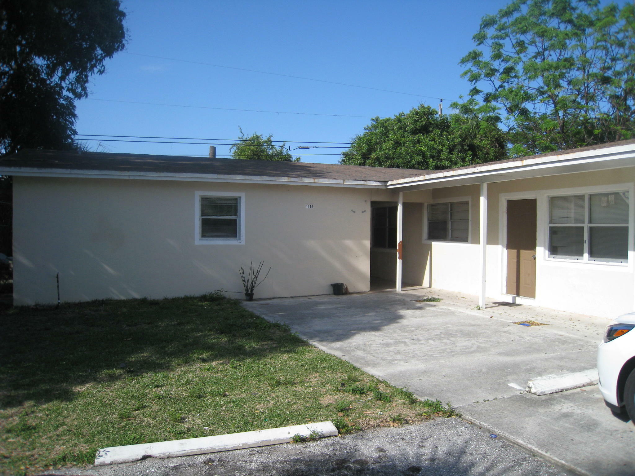 Property Photo:  1176 W 32nd Street 4  FL 33404 