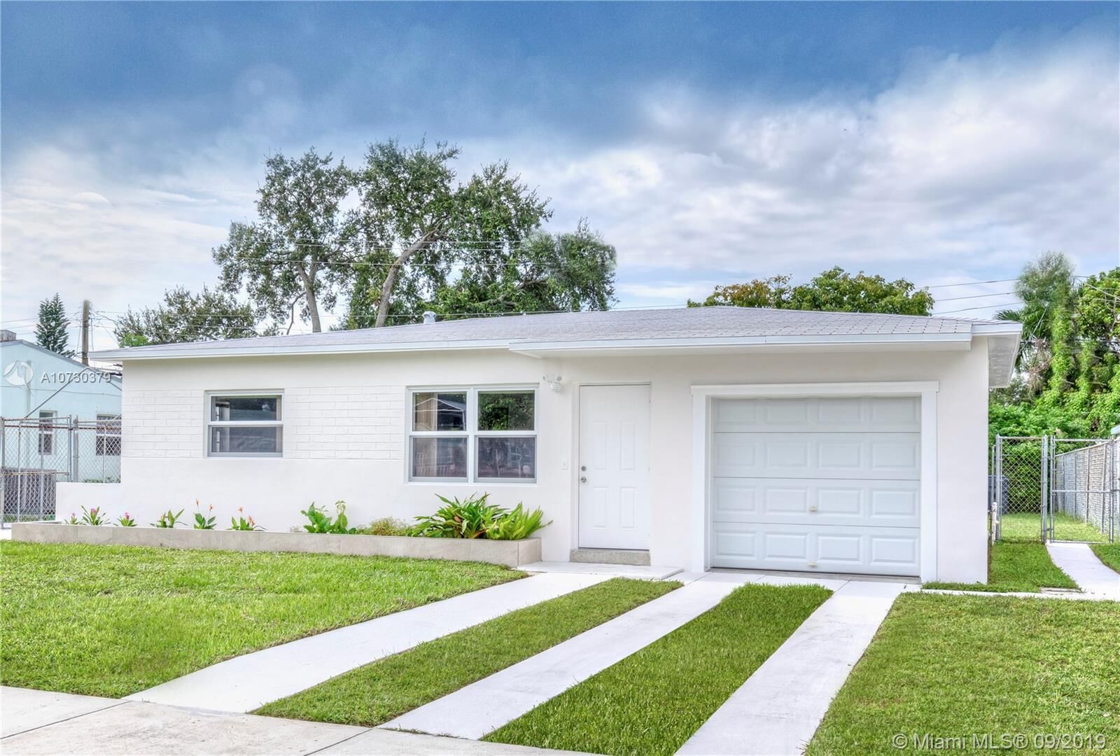 Property Photo: 4200 SW 38th St FL 33023