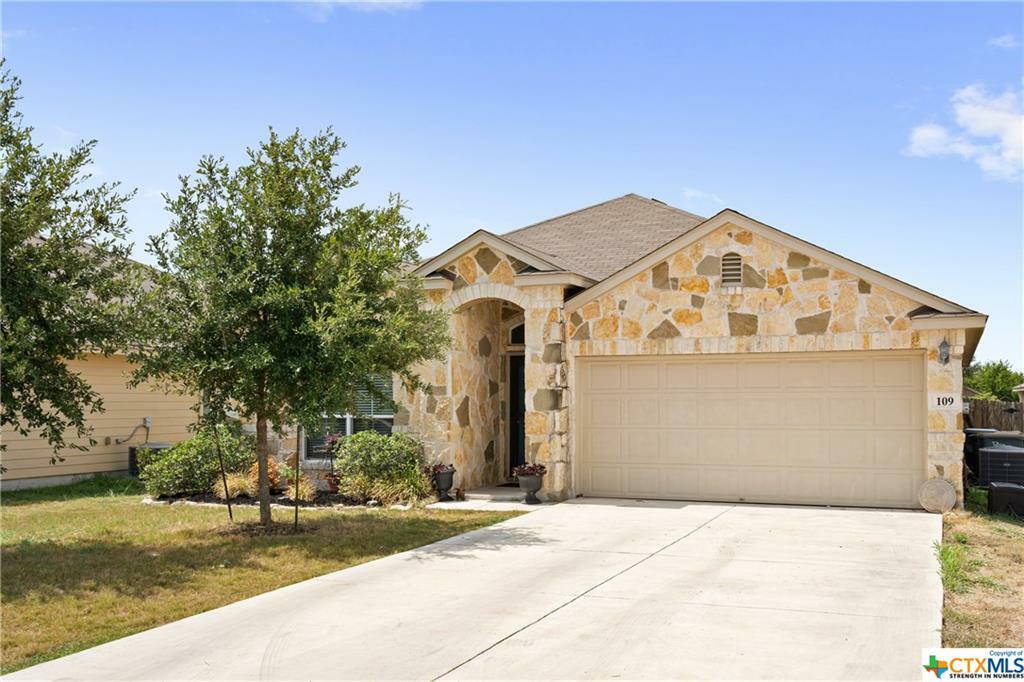 Property Photo: 109 Encina Cove TX 78666