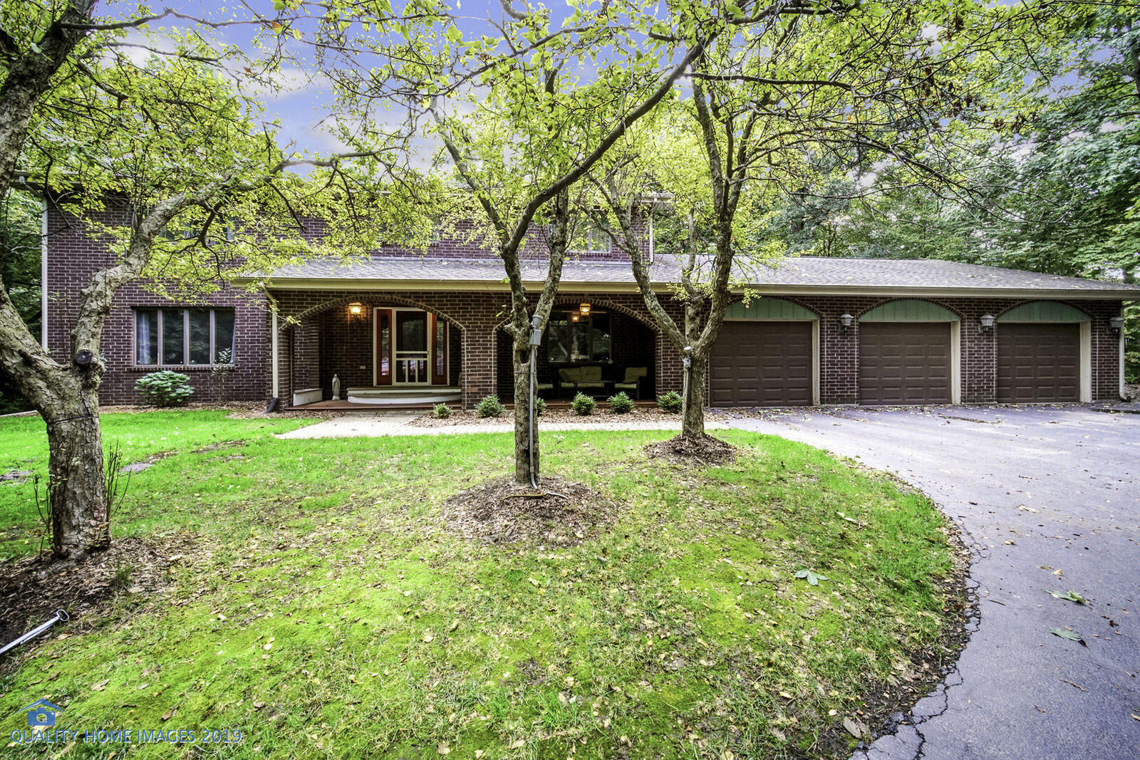 Property Photo: 2004 Oakview Court IL 60451