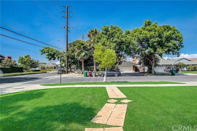 Property Photo:  1518 E 21st Street  CA 92705 