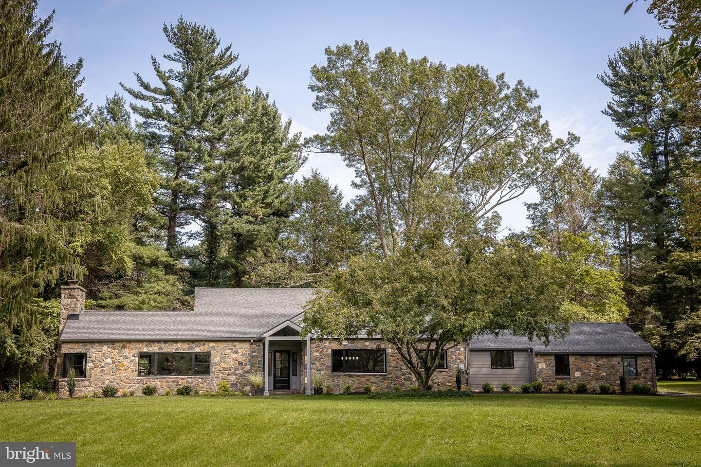 Property Photo: 8 Hilltop Road PA 19086