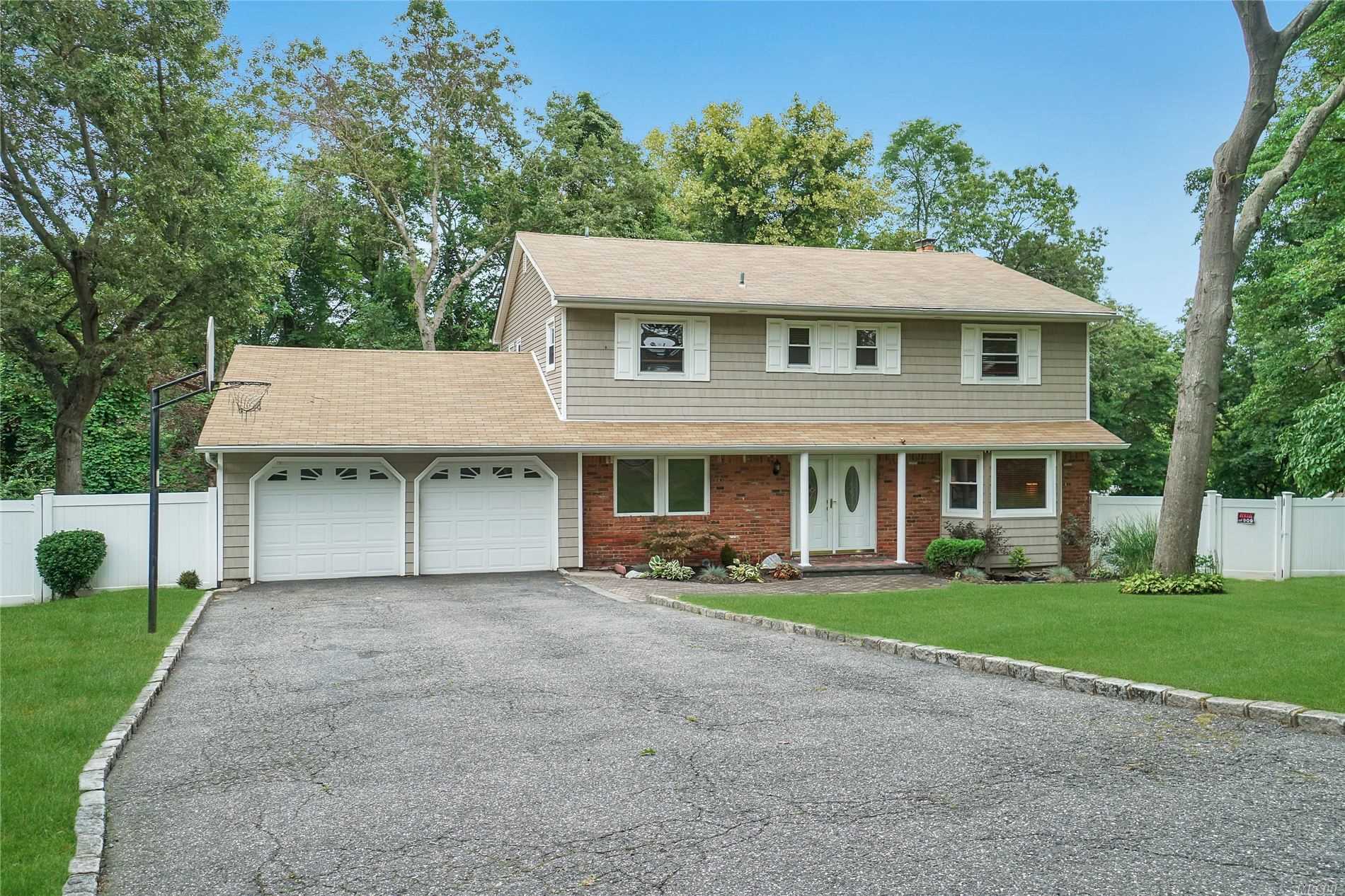 Property Photo:  7 Ardra Court  NY 11787 