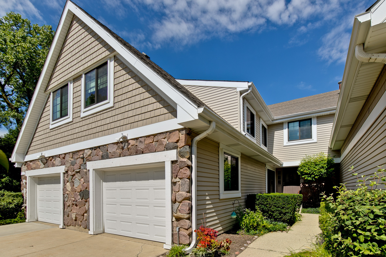 Property Photo: 2534 Essex Drive IL 60062