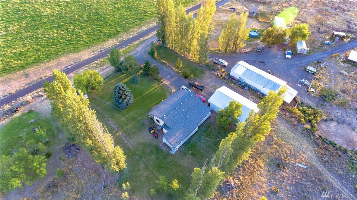 Property Photo:  10592 Road 16 NE  WA 98837 