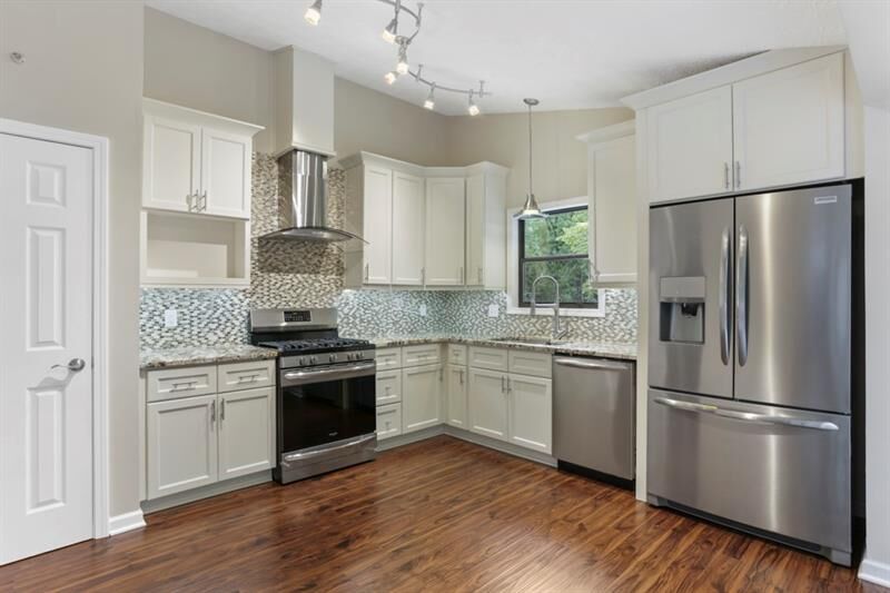 Property Photo:  565 Ridgemont Drive   30076 