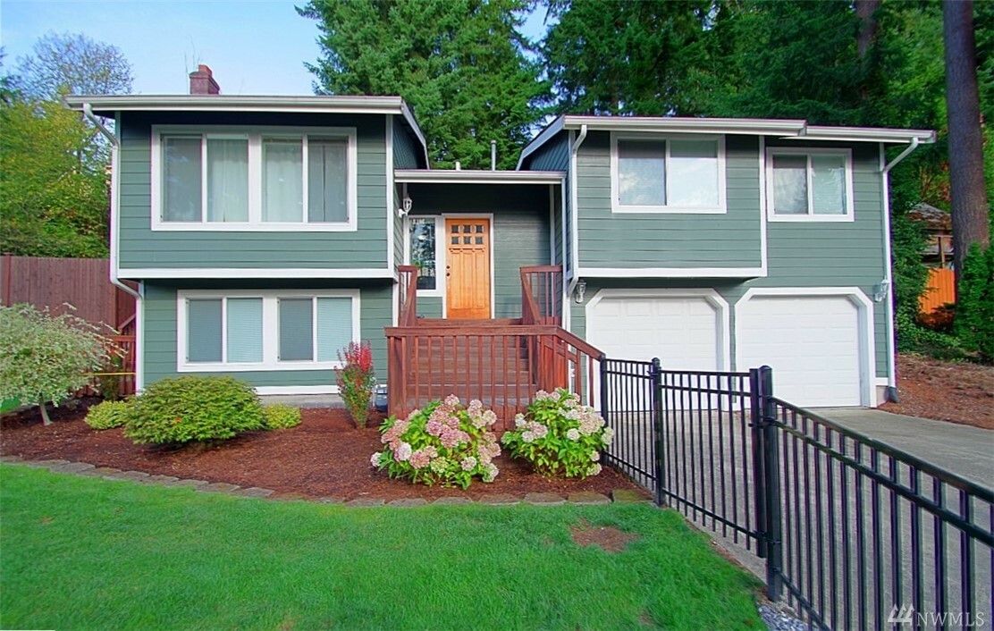 Property Photo: 8106 181st Ave E WA 98391