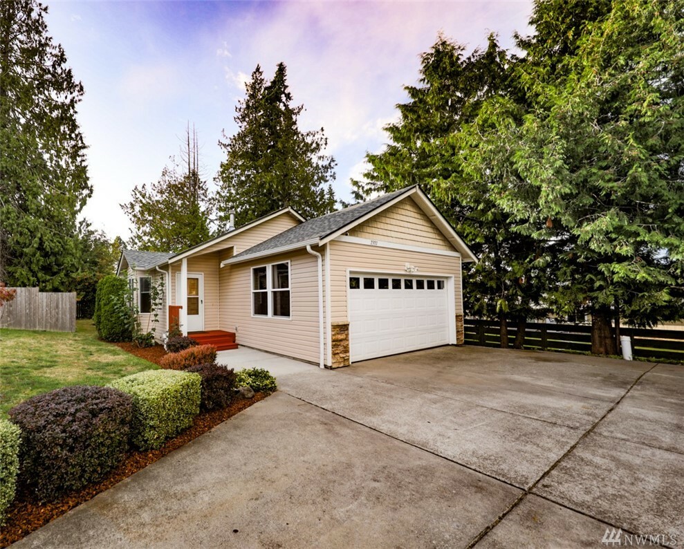 Property Photo:  2307 Earl Ct  WA 98273 