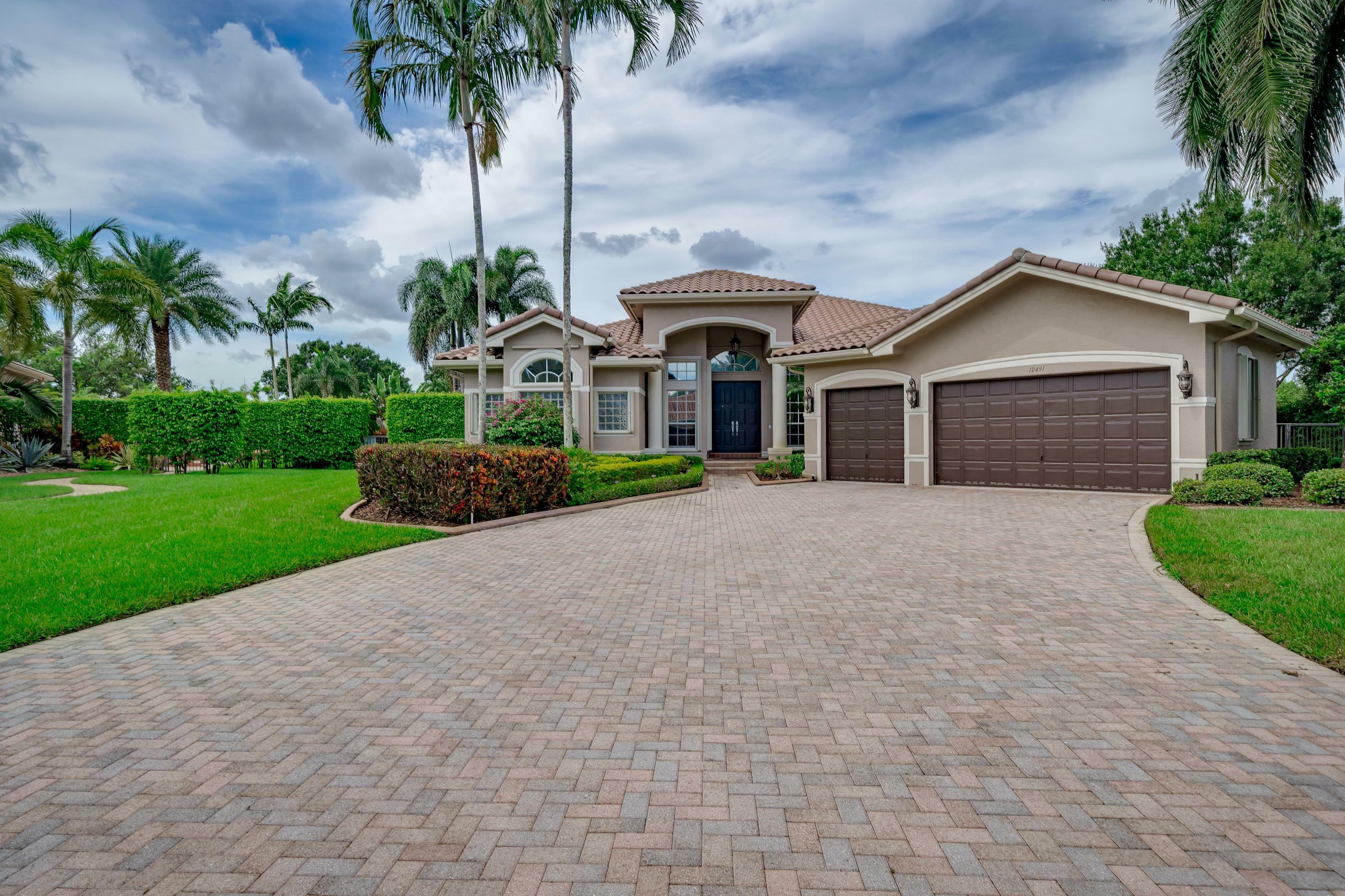 Property Photo:  10491 N Lake Vista Circle  FL 33328 