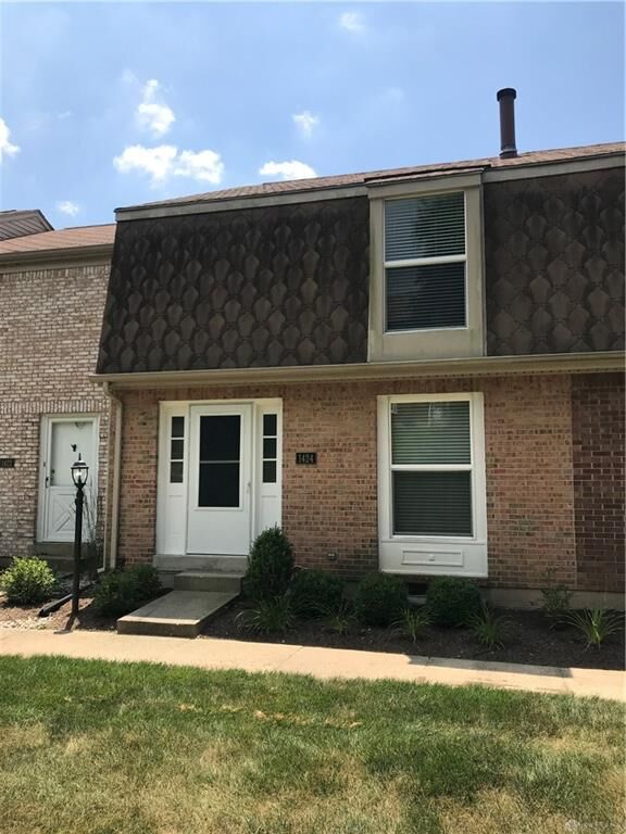 Property Photo: 1424 Long Island Court OH 45434