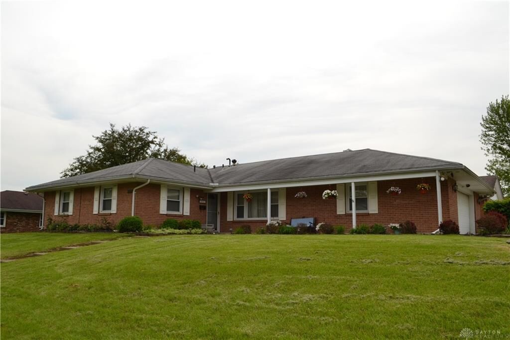 Property Photo: 1621 Glendale Drive OH 45324