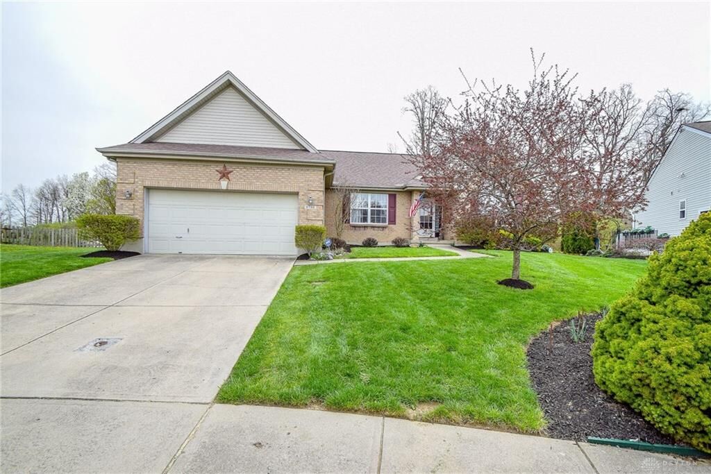 Property Photo: 6746 Water View Way OH 45424