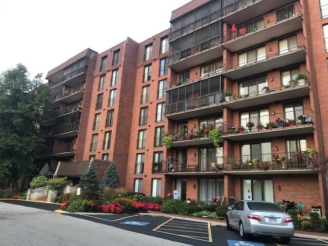 125 Acacia Circle 105  Indian Head Park IL 60525 photo