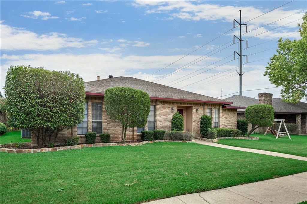 Property Photo: 1006 Mayapple Drive TX 75043
