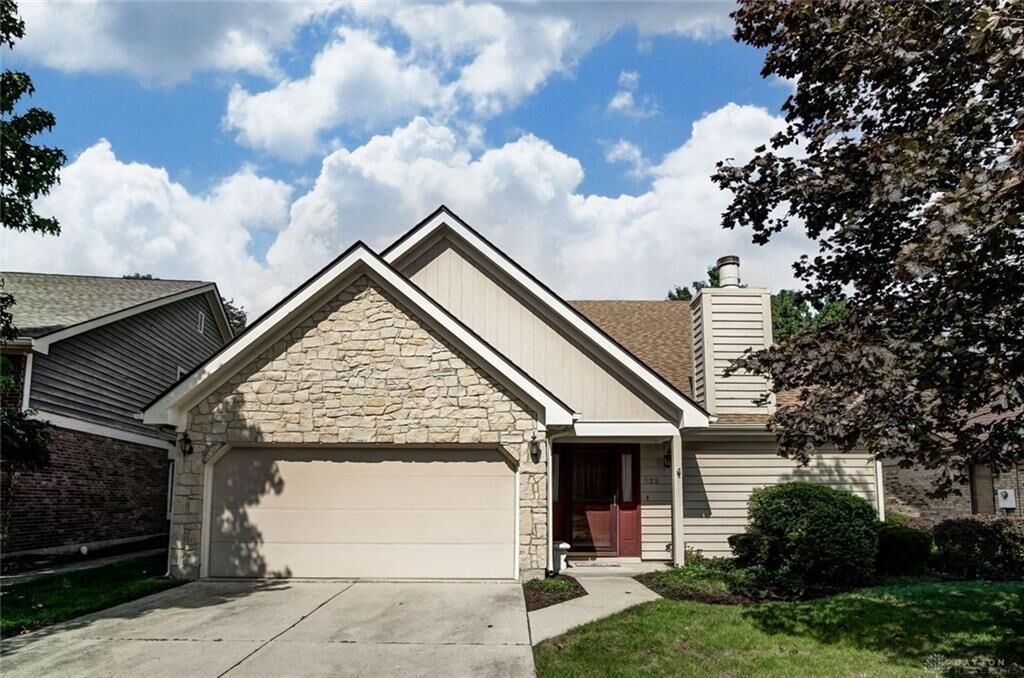 Property Photo: 925 Deer Run Road OH 45459