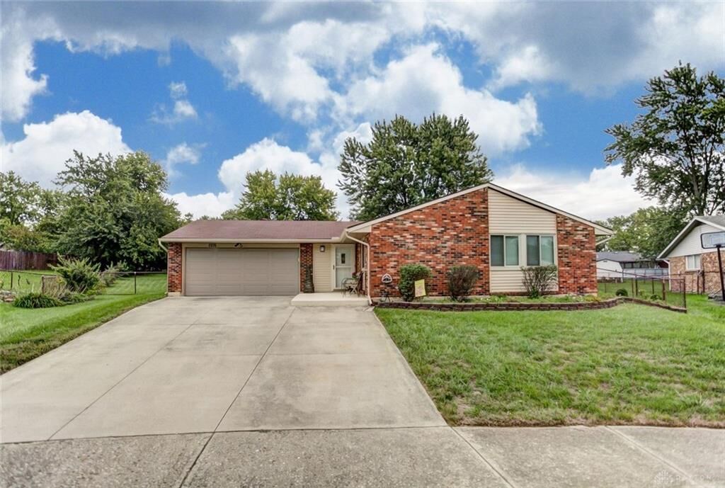 Property Photo: 7370 Huntsview Court OH 45424