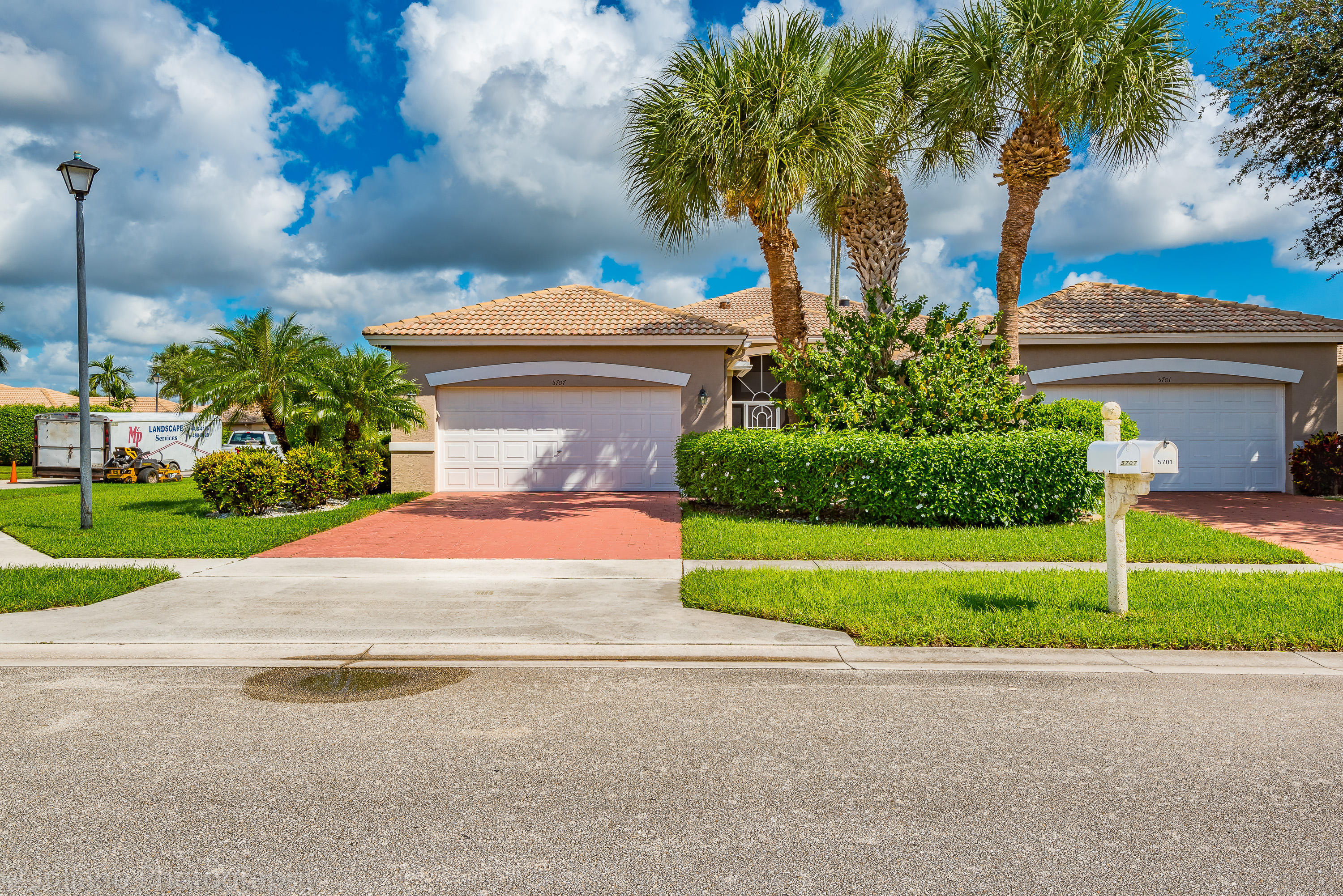 Property Photo:  5707 Emerald Cay Terrace  FL 33437 