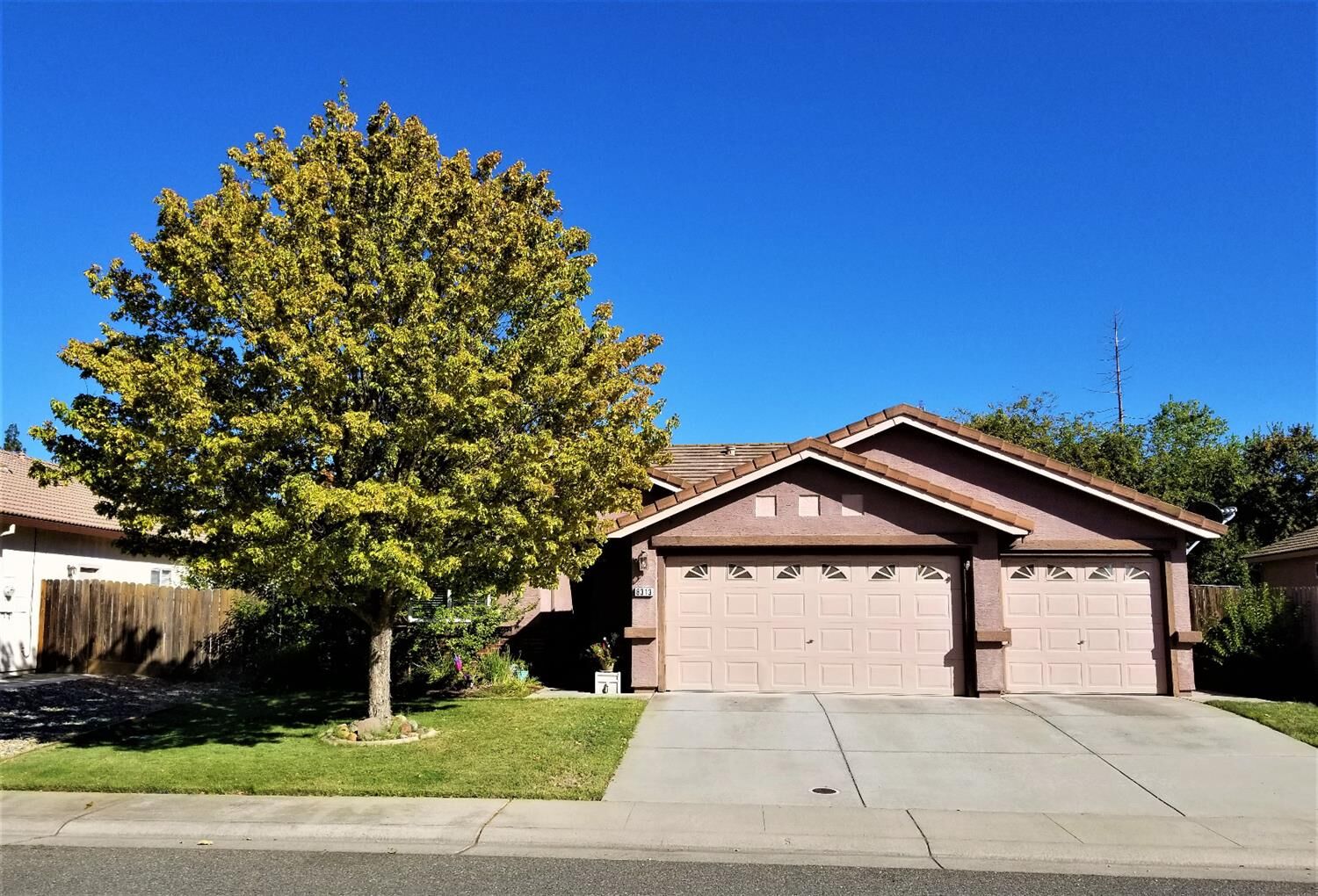 Property Photo:  8313 Fittleworth Way  CA 95829 