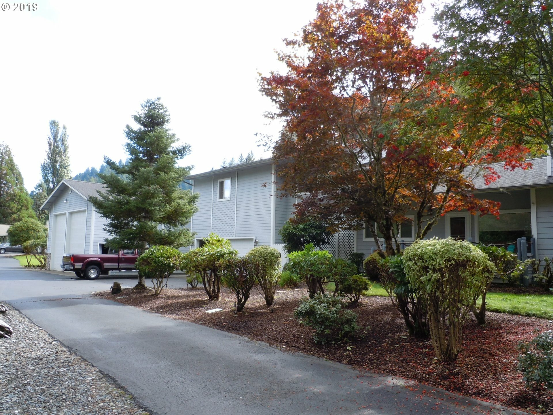 Property Photo: 9202 Phey Ln OR 97439