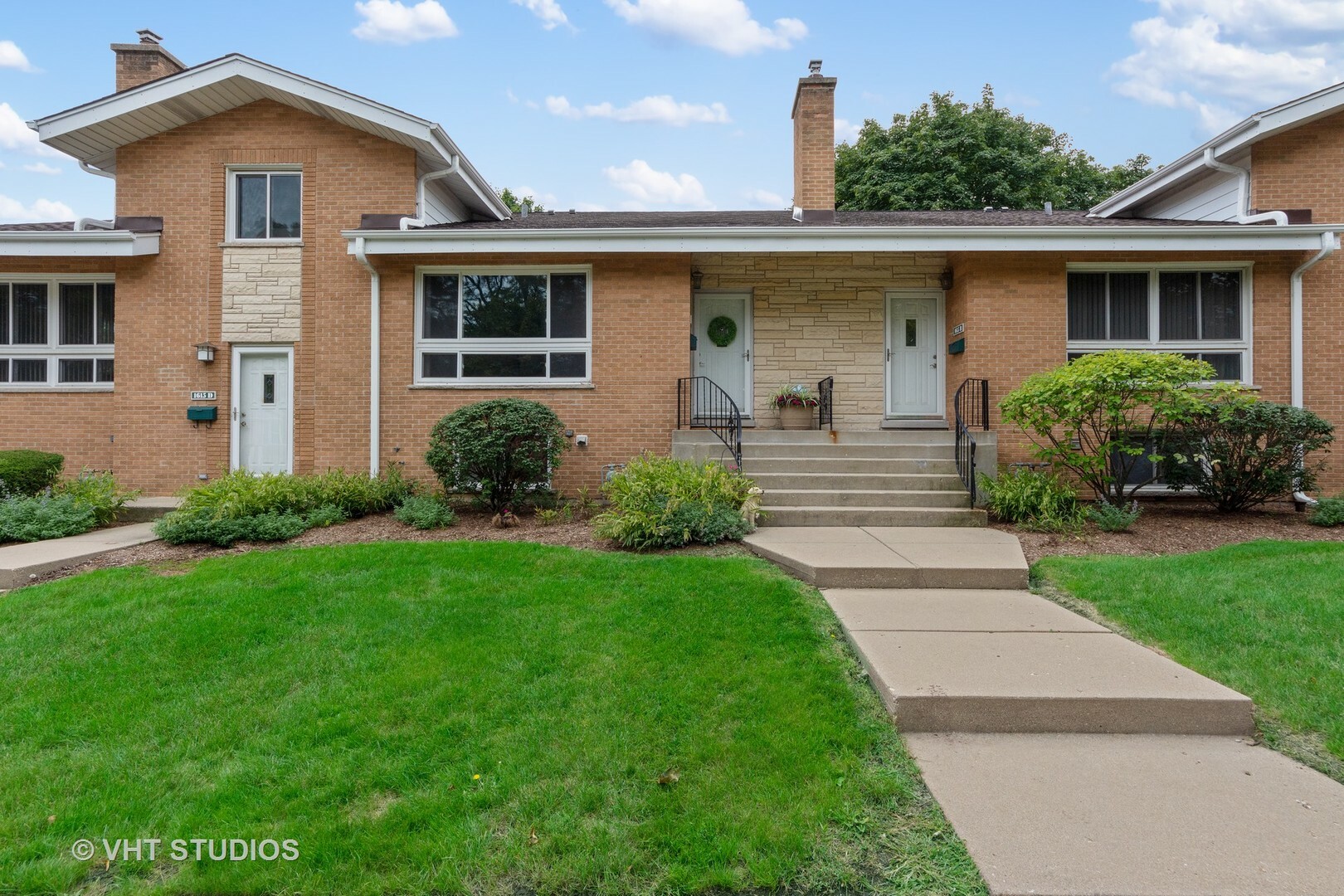 Property Photo:  1615 North Arlington Heights Road C  IL 60004 