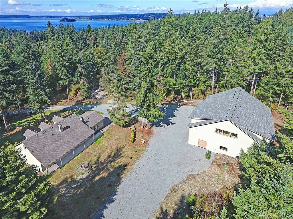 Property Photo:  633 Salal Hill Lane  WA 98282 