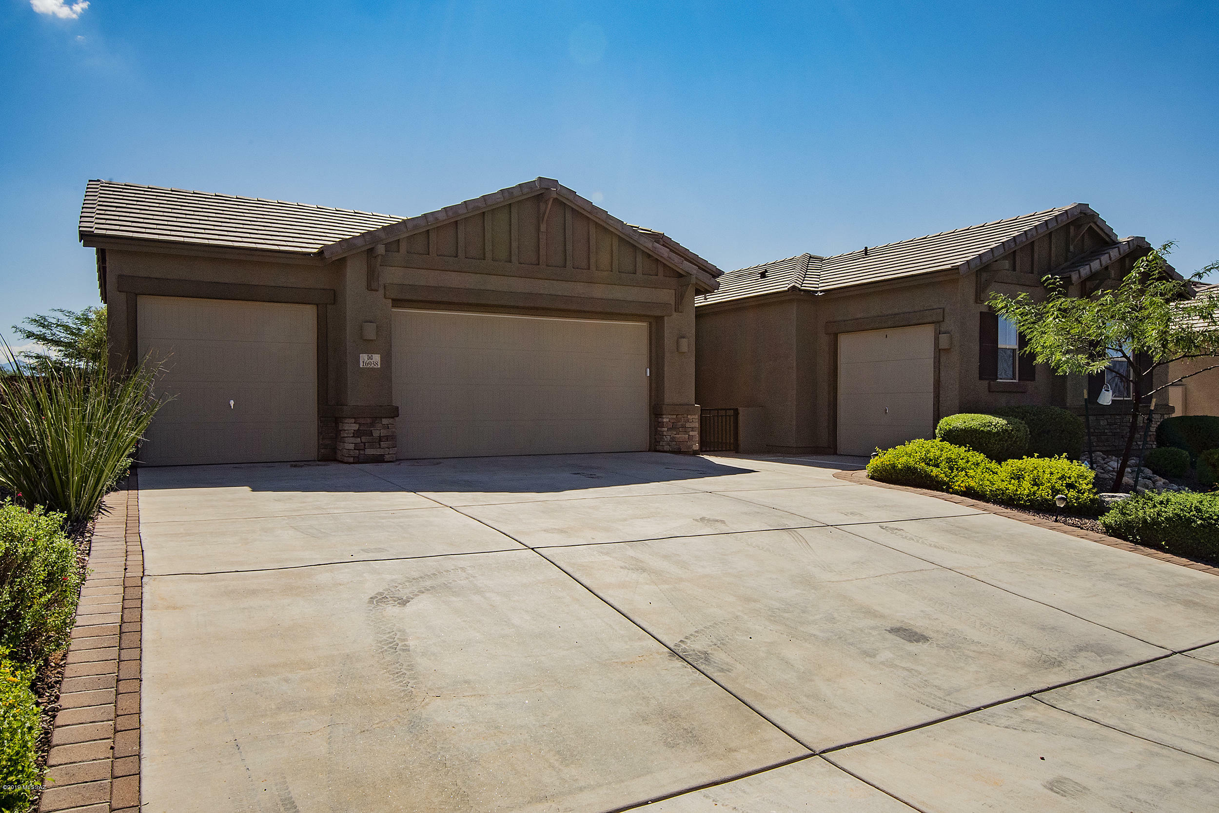 Property Photo:  16938 Eva Way  AZ 85641 