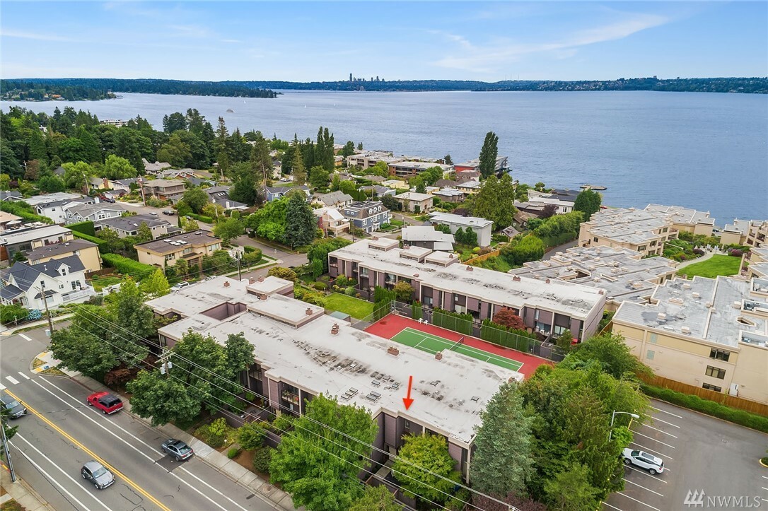 Property Photo:  611 State St S 2  WA 98033 