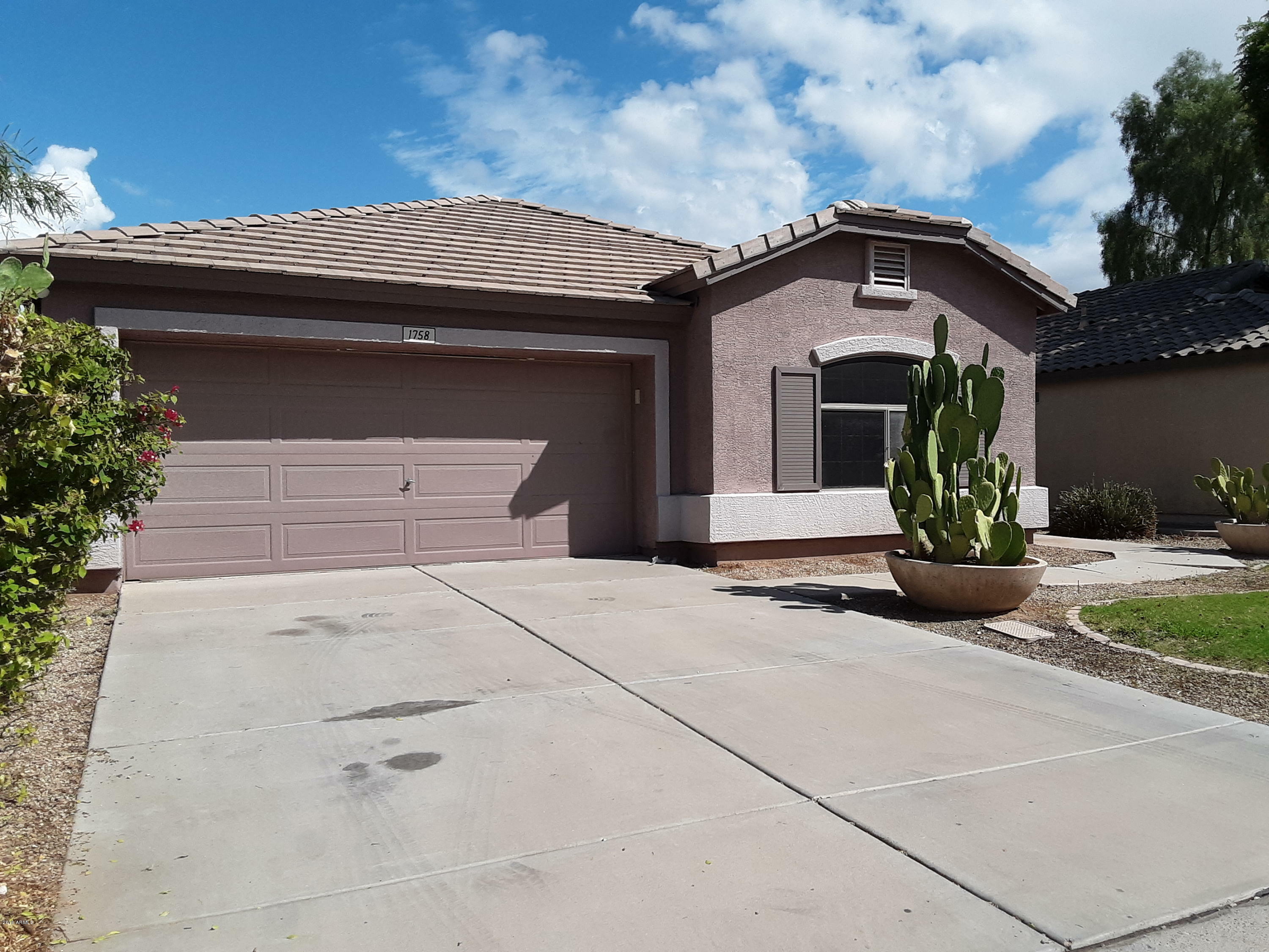 Property Photo: 1758 E Carla Vista Drive AZ 85295