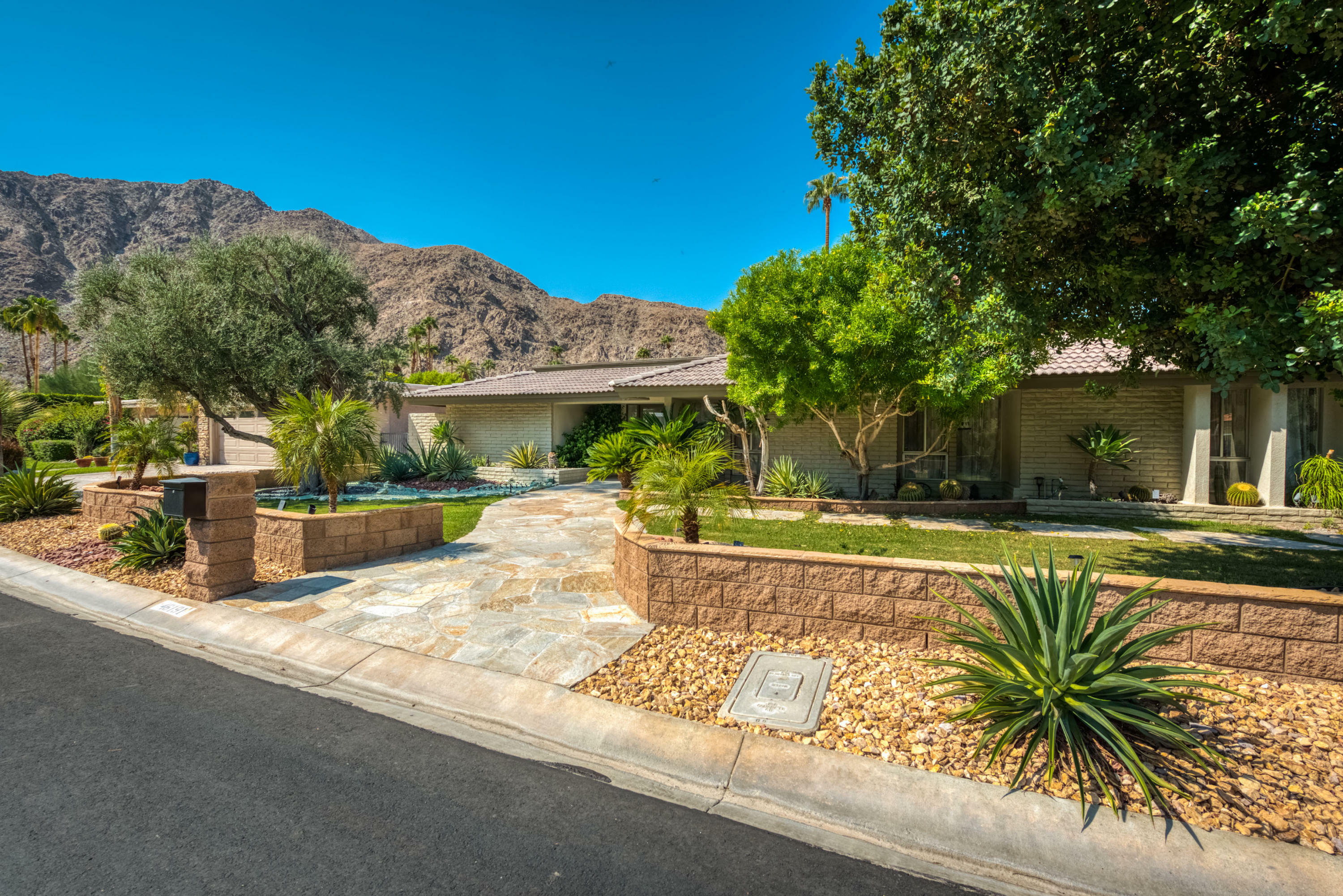 Property Photo:  46191 Papago Circle  CA 92210 