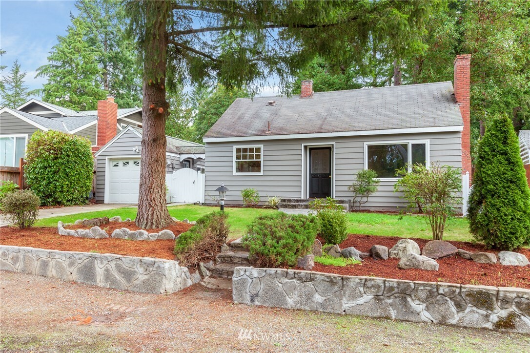 Property Photo:  13728 23rd Avenue NE  WA 98125 